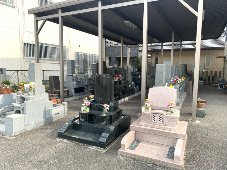本店の墓石展示場