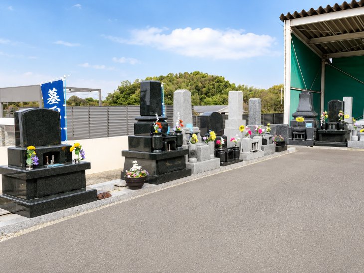 大府支店の屋外墓石展示